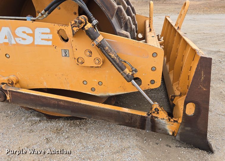 image for item DW3182 2005 Case SV208 single drum vibratory roller