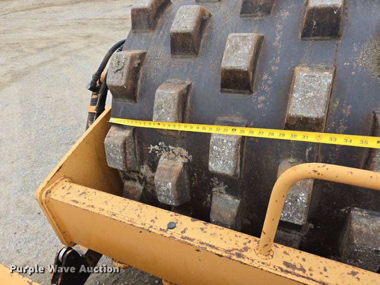 image for item DW3182 2005 Case SV208 single drum vibratory roller