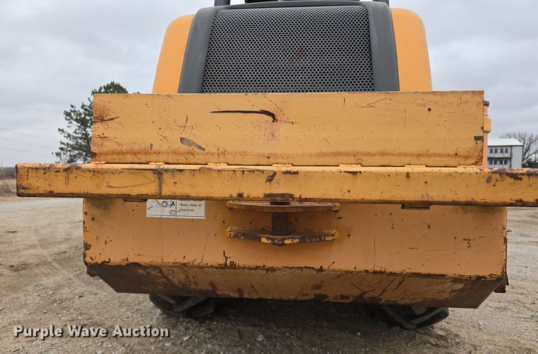 image for item DW3182 2005 Case SV208 single drum vibratory roller