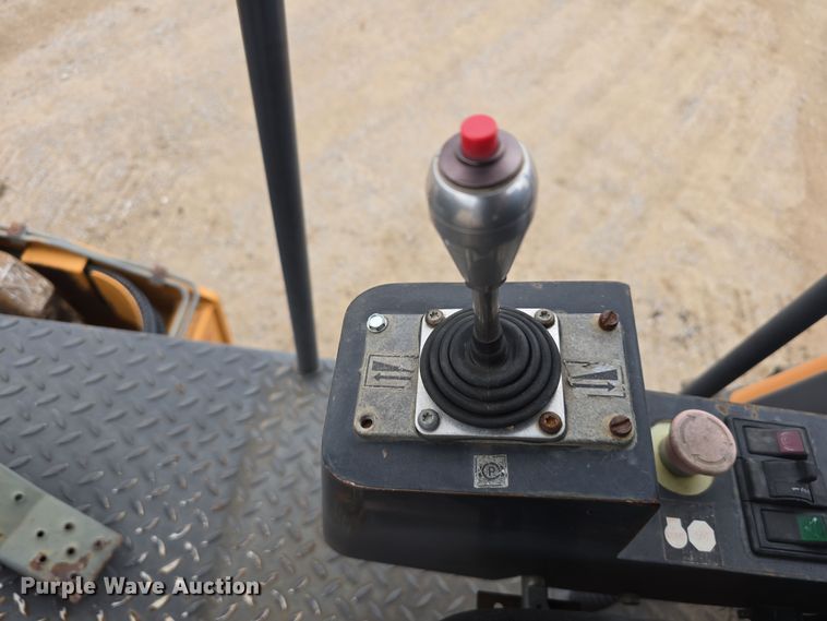 image for item DW3182 2005 Case SV208 single drum vibratory roller