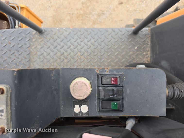 image for item DW3182 2005 Case SV208 single drum vibratory roller