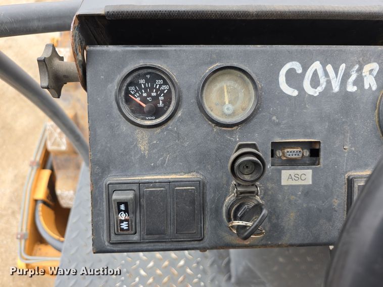 image for item DW3182 2005 Case SV208 single drum vibratory roller