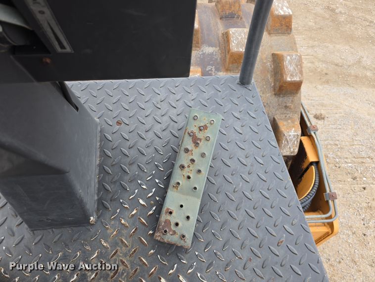 image for item DW3182 2005 Case SV208 single drum vibratory roller