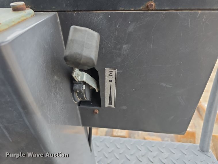 image for item DW3182 2005 Case SV208 single drum vibratory roller