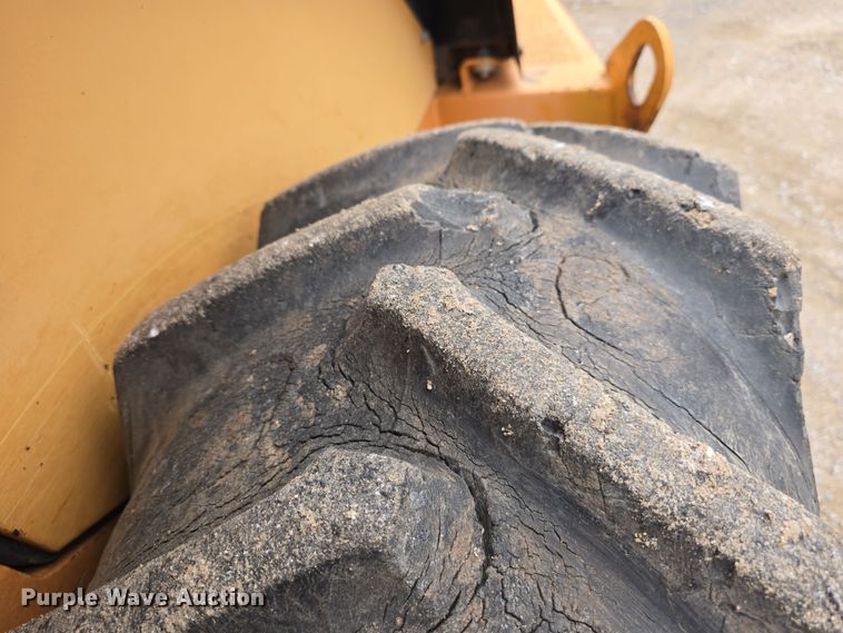 image for item DW3182 2005 Case SV208 single drum vibratory roller