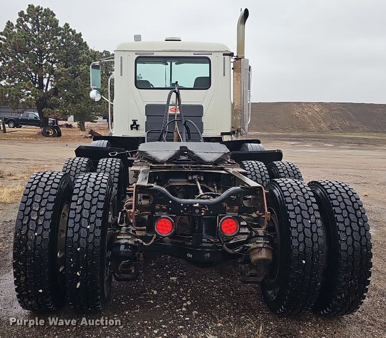 image for item DW3183 2007 Mack Granite CV713 semi truck