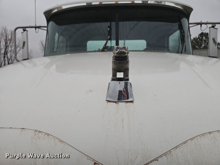 image for item DW3183 2007 Mack Granite CV713 semi truck