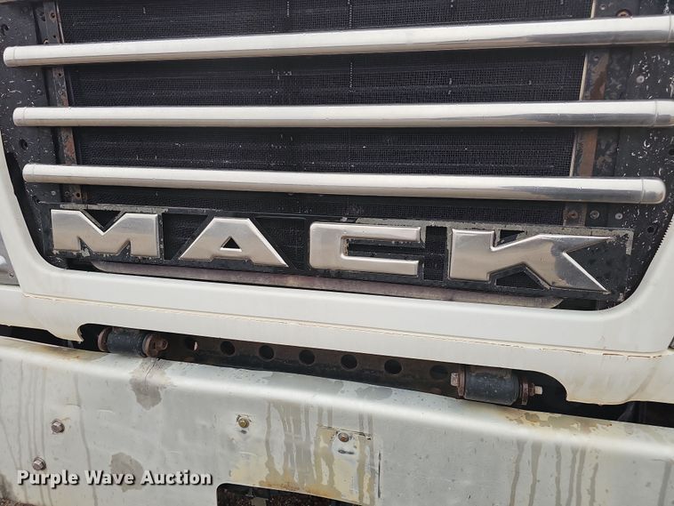 image for item DW3183 2007 Mack Granite CV713 semi truck