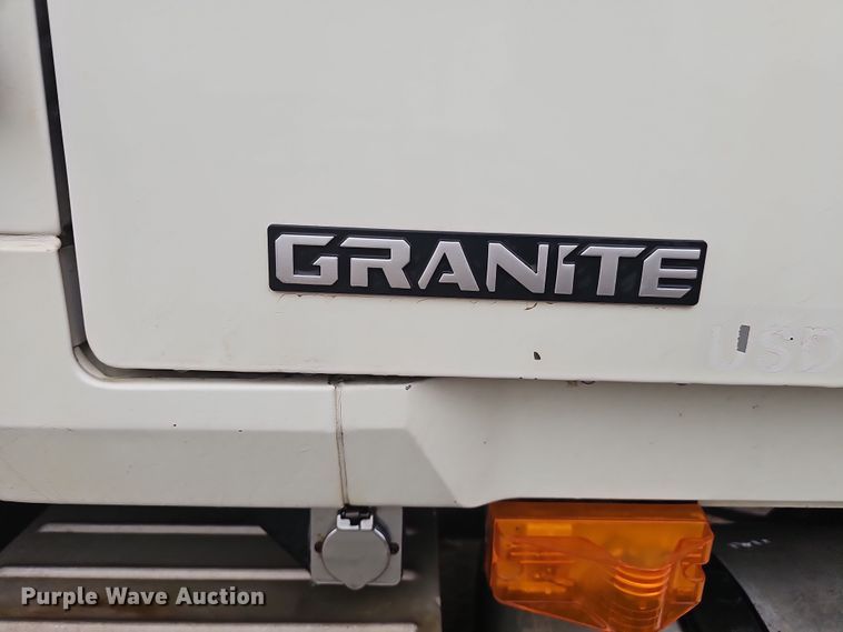 image for item DW3183 2007 Mack Granite CV713 semi truck