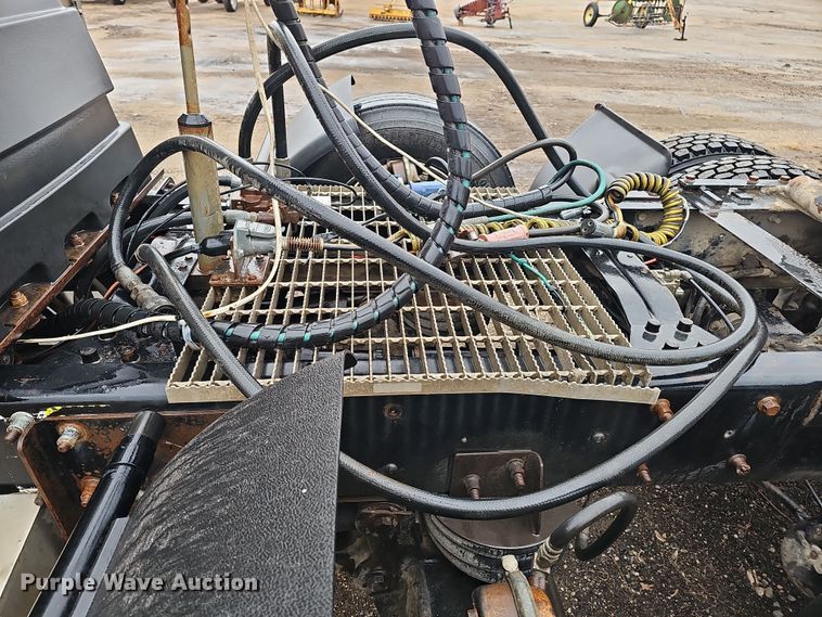 image for item DW3183 2007 Mack Granite CV713 semi truck