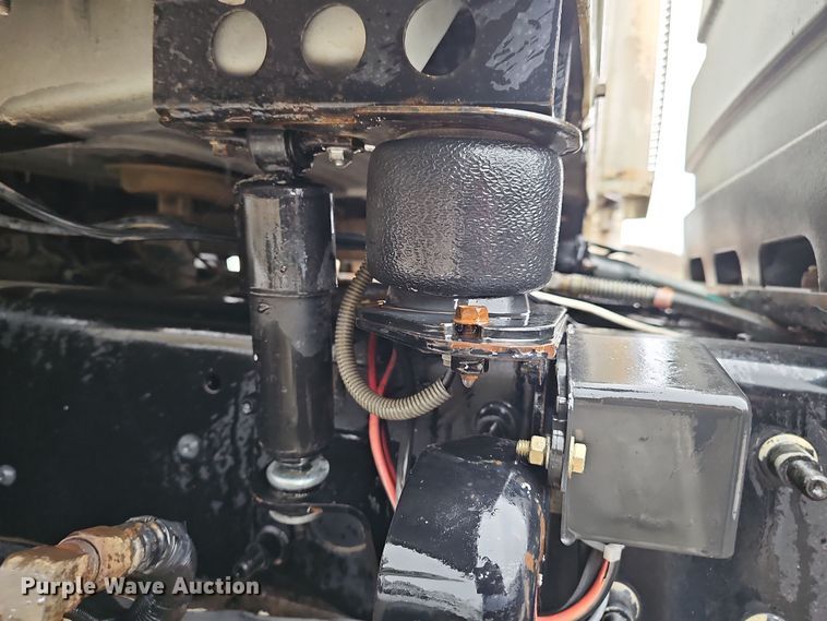 image for item DW3183 2007 Mack Granite CV713 semi truck