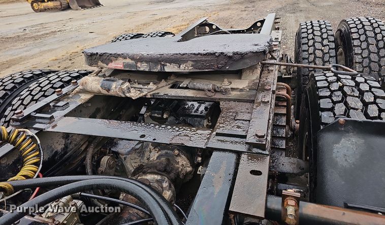 image for item DW3183 2007 Mack Granite CV713 semi truck