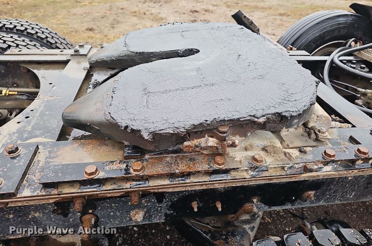 image for item DW3183 2007 Mack Granite CV713 semi truck