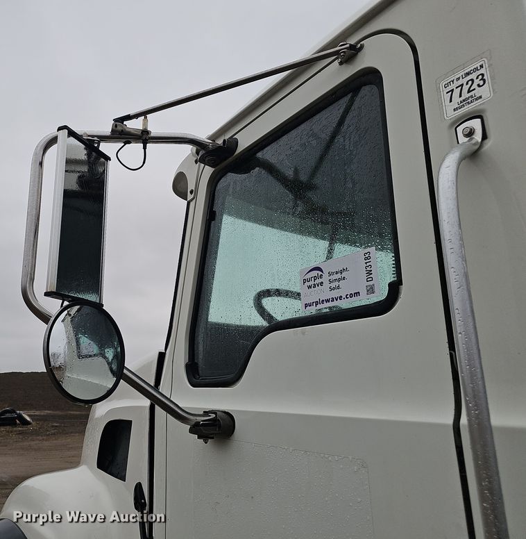image for item DW3183 2007 Mack Granite CV713 semi truck
