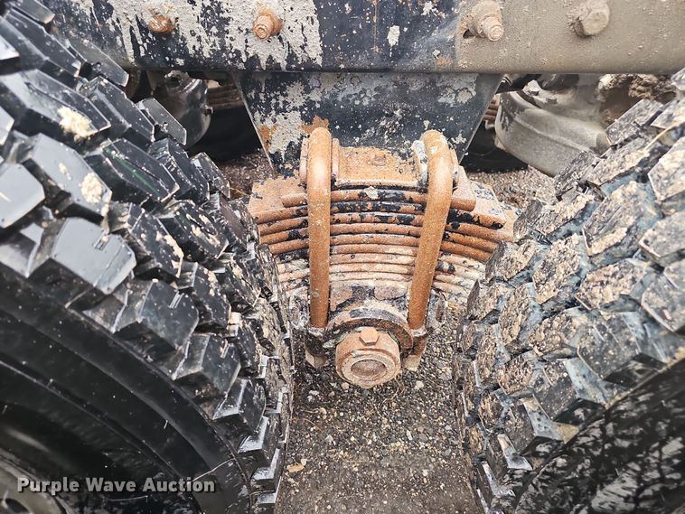 image for item DW3183 2007 Mack Granite CV713 semi truck