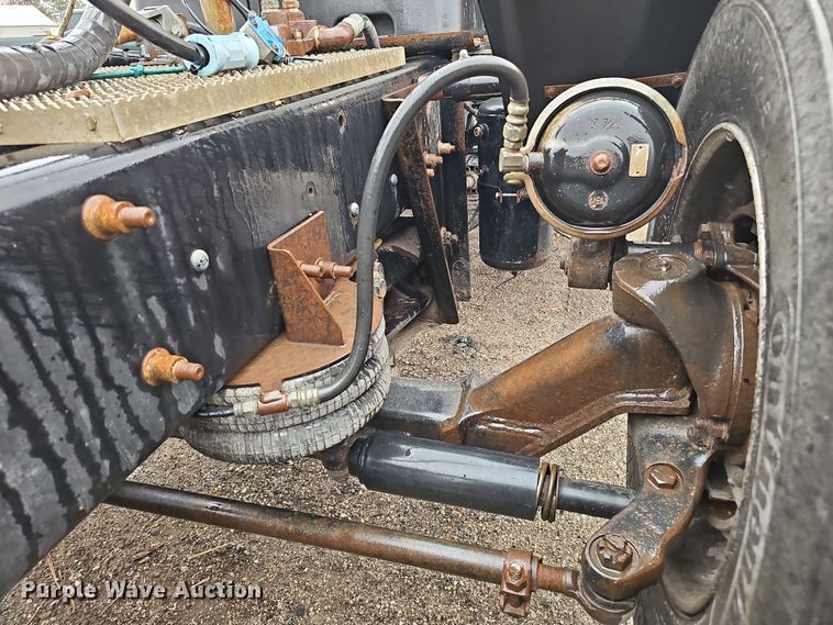 image for item DW3183 2007 Mack Granite CV713 semi truck