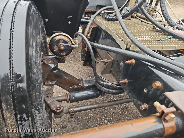 image for item DW3183 2007 Mack Granite CV713 semi truck