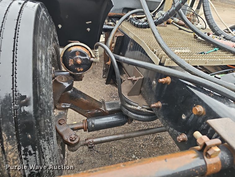 image for item DW3183 2007 Mack Granite CV713 semi truck