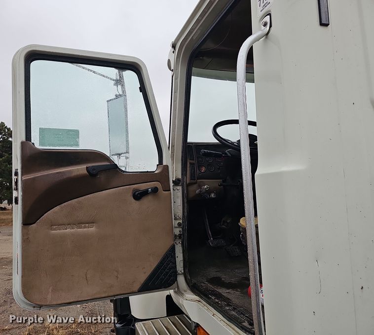 image for item DW3183 2007 Mack Granite CV713 semi truck