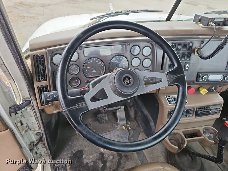 image for item DW3183 2007 Mack Granite CV713 semi truck