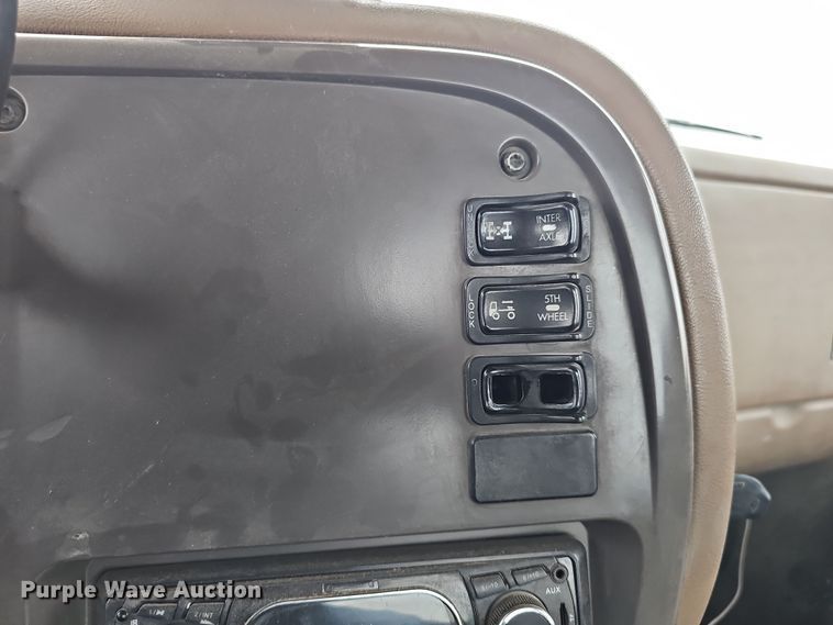 image for item DW3183 2007 Mack Granite CV713 semi truck