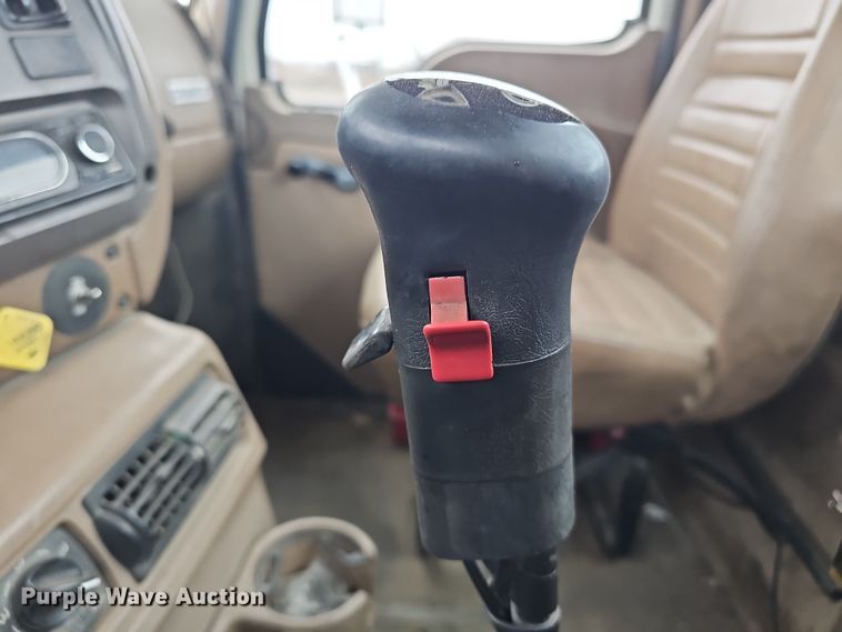 image for item DW3183 2007 Mack Granite CV713 semi truck