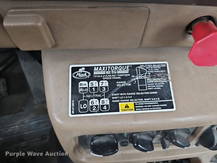 image for item DW3183 2007 Mack Granite CV713 semi truck