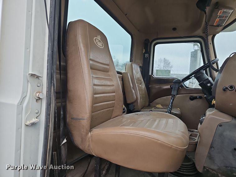 image for item DW3183 2007 Mack Granite CV713 semi truck