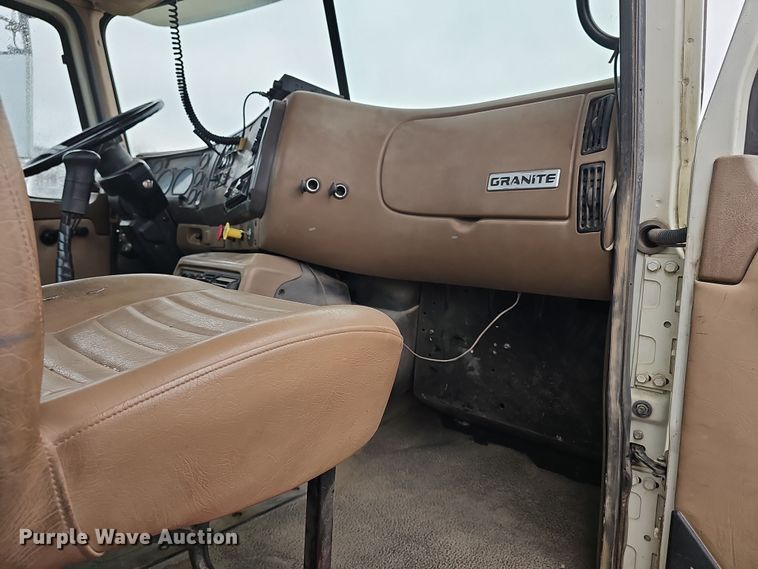 image for item DW3183 2007 Mack Granite CV713 semi truck