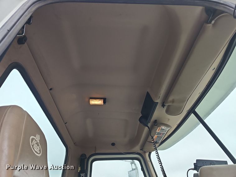 image for item DW3183 2007 Mack Granite CV713 semi truck