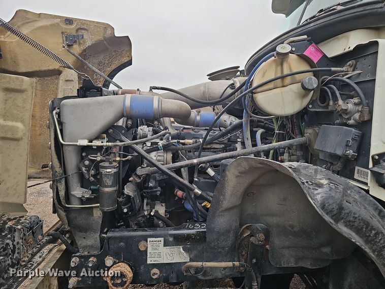 image for item DW3183 2007 Mack Granite CV713 semi truck