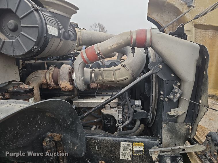 image for item DW3183 2007 Mack Granite CV713 semi truck