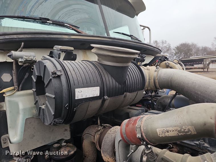 image for item DW3183 2007 Mack Granite CV713 semi truck