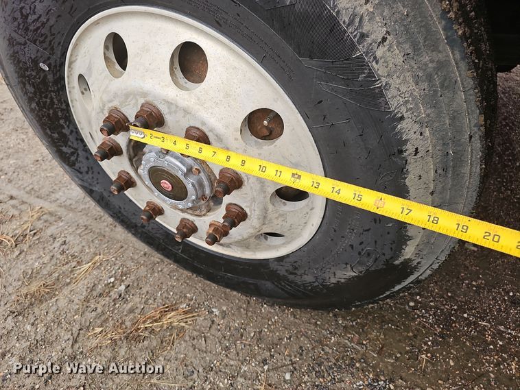 image for item DW3183 2007 Mack Granite CV713 semi truck