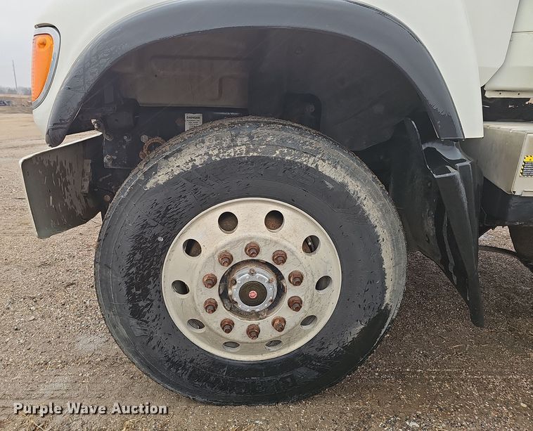 image for item DW3183 2007 Mack Granite CV713 semi truck