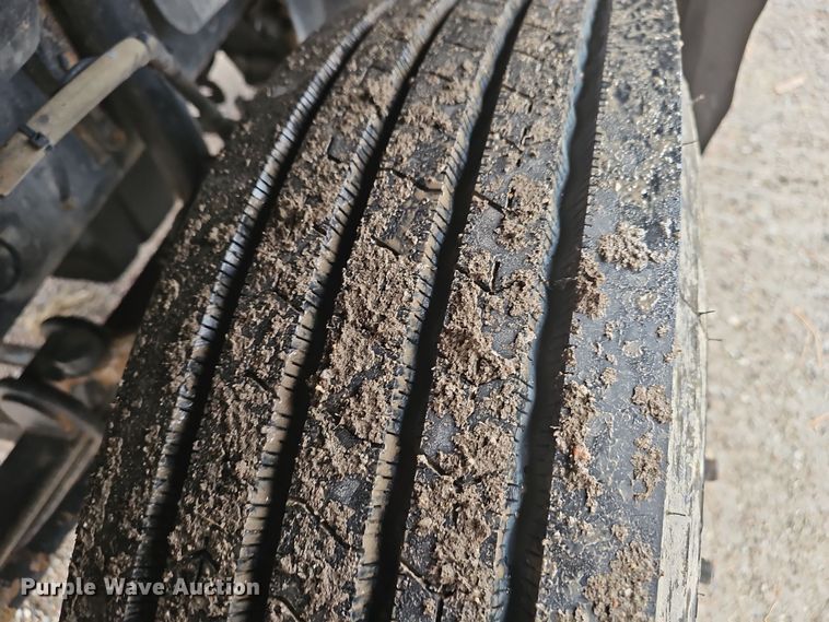 image for item DW3183 2007 Mack Granite CV713 semi truck