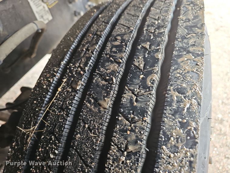 image for item DW3183 2007 Mack Granite CV713 semi truck