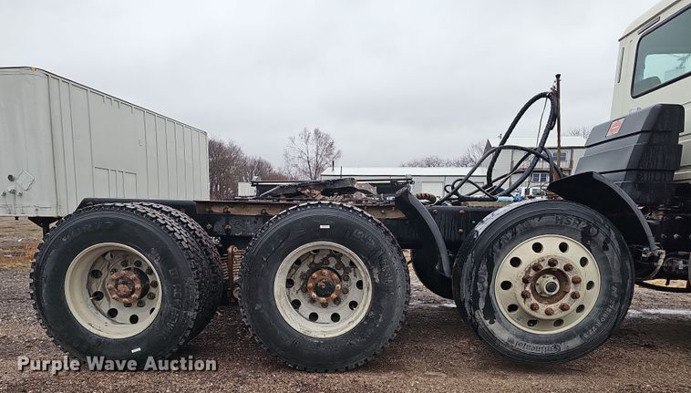 image for item DW3183 2007 Mack Granite CV713 semi truck