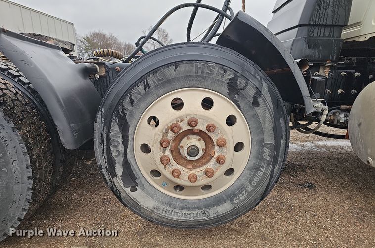 image for item DW3183 2007 Mack Granite CV713 semi truck