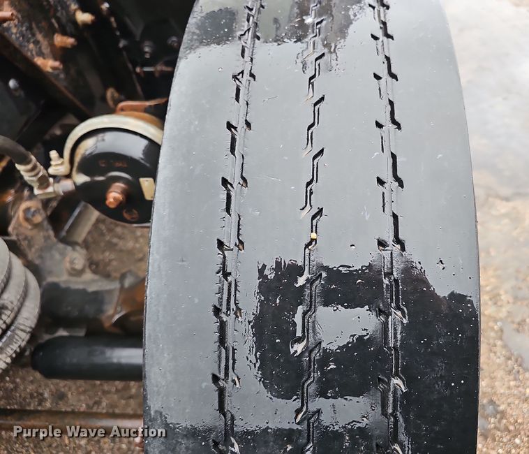 image for item DW3183 2007 Mack Granite CV713 semi truck