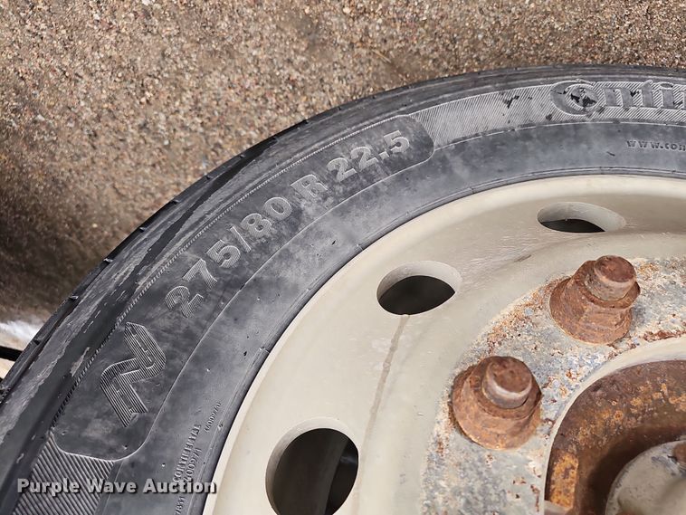 image for item DW3183 2007 Mack Granite CV713 semi truck