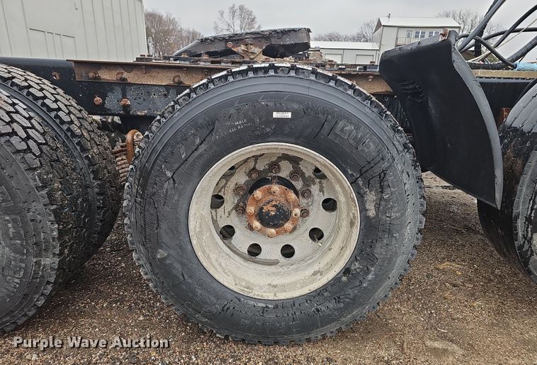 image for item DW3183 2007 Mack Granite CV713 semi truck