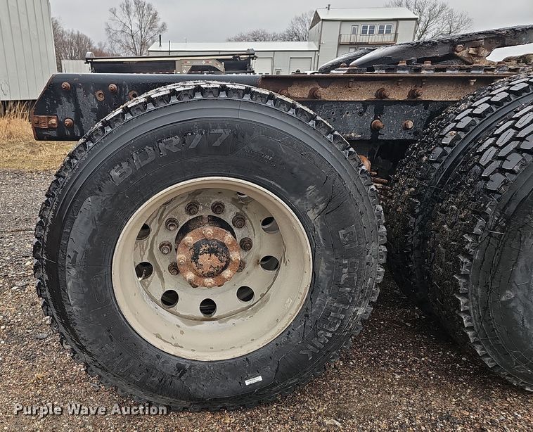 image for item DW3183 2007 Mack Granite CV713 semi truck