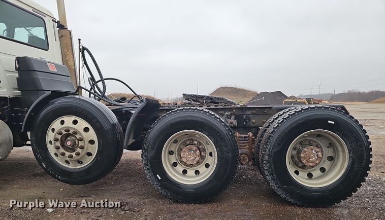 image for item DW3183 2007 Mack Granite CV713 semi truck