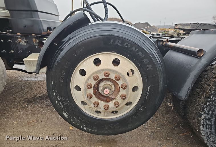 image for item DW3183 2007 Mack Granite CV713 semi truck