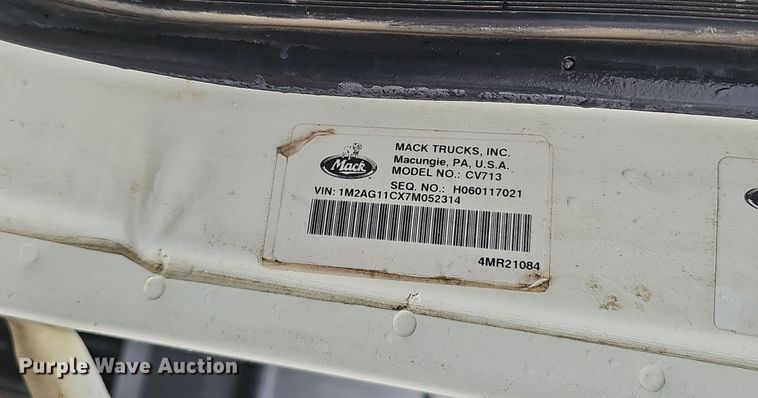image for item DW3183 2007 Mack Granite CV713 semi truck