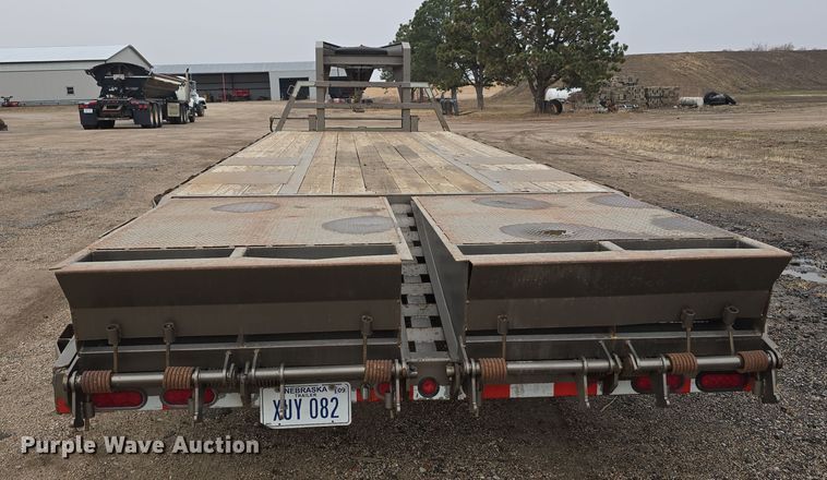 image for item DW3185 2018 Diamond T 10225DTF equipment trailer