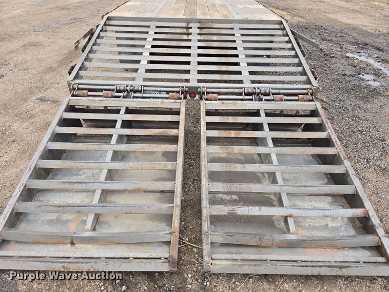 image for item DW3185 2018 Diamond T 10225DTF equipment trailer