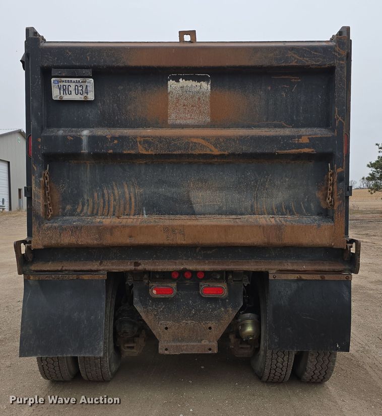 image for item DW3186 2001 Mack RD688S dump truck