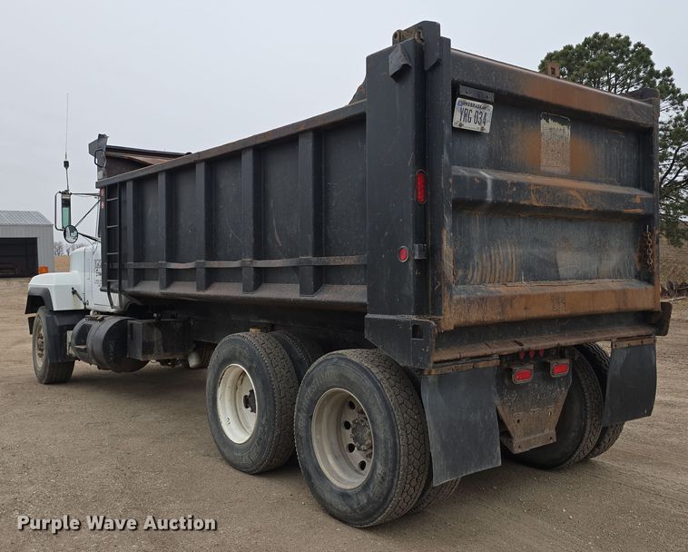 image for item DW3186 2001 Mack RD688S dump truck